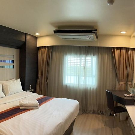 Orion Rooms Sukhumvit 11 Bangkok Exterior photo
